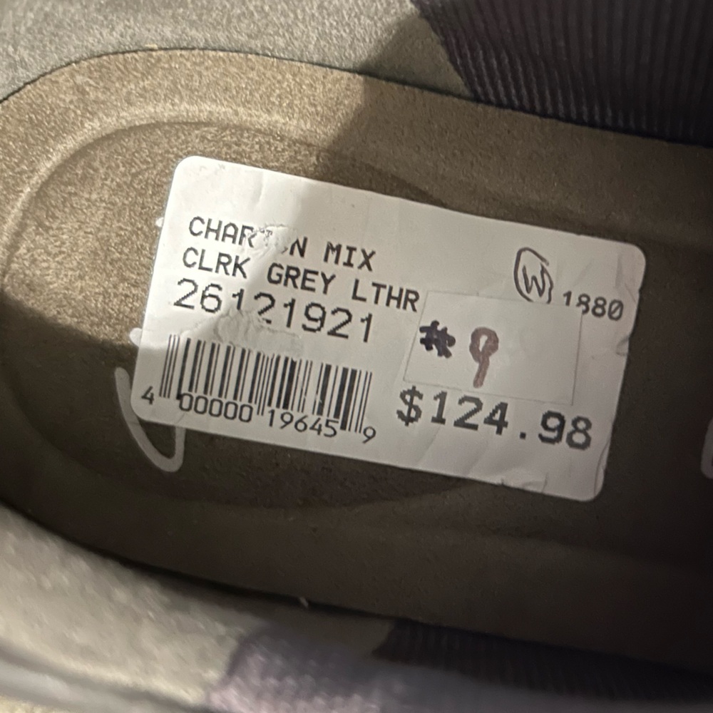 NWT. Men’s 8.5 gray tie up shoes. Clark’s. Never worn. $125.00 original cost - Picture 8 of 9